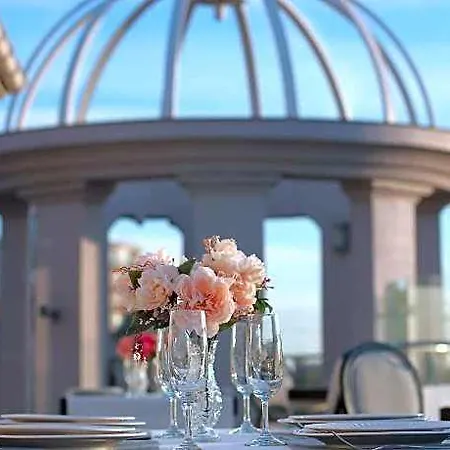 Alarus Luxe & Restaurant