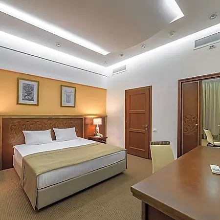 ホテル Alarus Luxe & Restaurant 4*