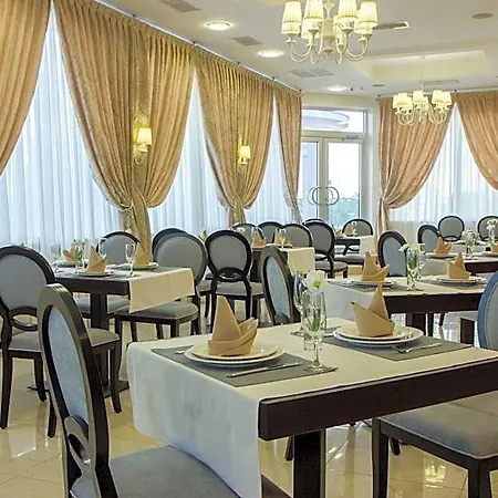 Alarus Luxe & Restaurant מלון
