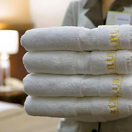 Alarus Luxe & Restaurant מלון